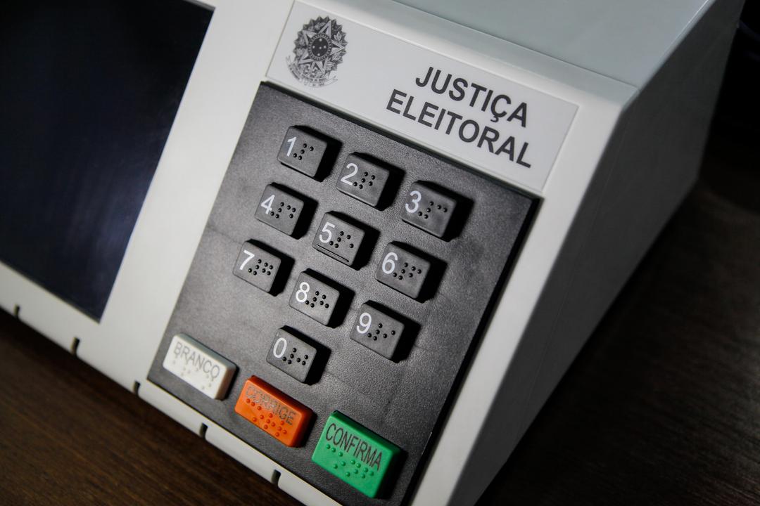 Questão ENEM 2015 - Justiça Eleitoral